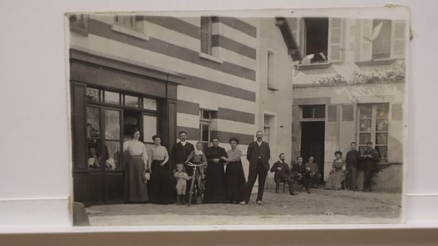 Auzances : CP photo. Restes de papiers collés au verso, sinon B.E...