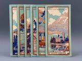 trois livres sont empilés les uns sur les autres devant un fond gris