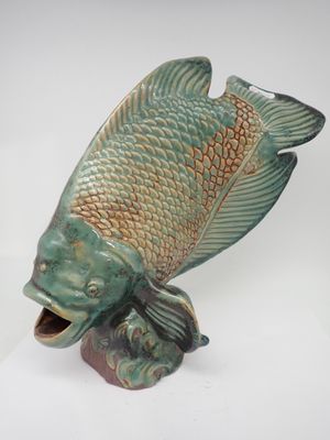 ASIE Poisson en grès vernissé, H : 26cm, cachet au revers ( éclat à la - Photo 1