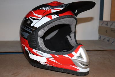 PRO RIDER, un casque genre BMX ou moto cross.