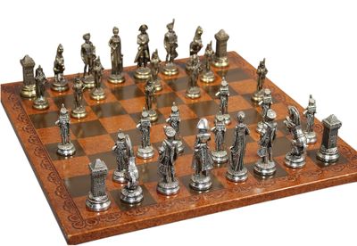 un échiquier sur lequel se trouvent de nombreuses pièces d'échecs