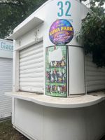 KIOSQUE de plage et son contenu : deux congélateurs coffres,… (photo 5)