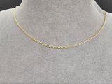 un collier à chaîne en or sur un mannequin mannequin mannequin mannequin mannequin mannequin mannequin mannequin mannequin mannequin