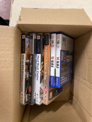 une boîte en carton contenant tout un tas de DVD