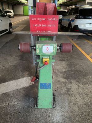 a machine that is sitting in a parking lot