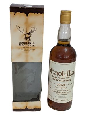 a bottle of caoliza scotch whisky next to a cardboard box