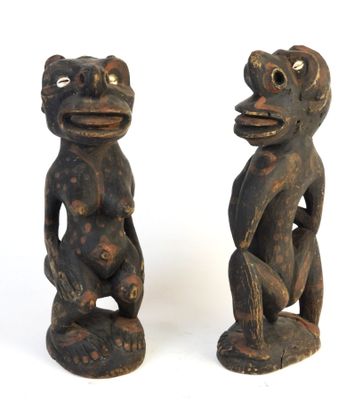 paire de figurines en bois sculpté représentant un singe et une grenouille