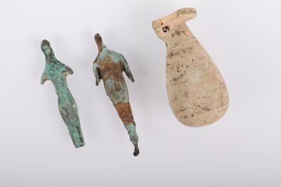 Lot de deux ex-voto anthropomorphes.