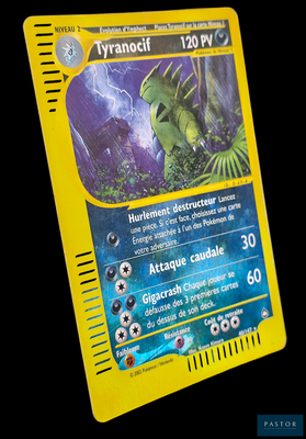 un carton jaune sur lequel figure l'image d'un dragon