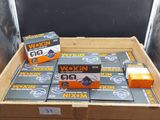 plusieurs boîtes de chewing-gum orange et blanc, chewing-gum, chewing-gum, chewing-gum, chewing-gum, chewing-gum, chewing-gum, chewing-gum, chewing-gum, chewing-gum, chewing-gum, chewing-gum, chewing-gum, chewing-gum