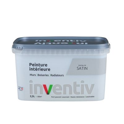 un gros plan d'un pot de peinture sur fond blanc