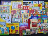 beaucoup de livres pour enfants sur la table