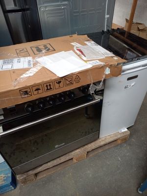 une boîte posée sur une cuisinière