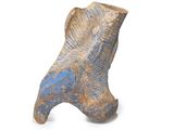une photo d'une sculpture en argile représentant le sabot d'un cheval