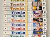 un grand nombre de livres empilés les uns sur les autres