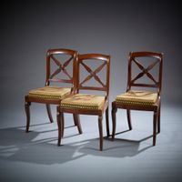 Suite de trois chaises en acajou et placage d’acajou, le dos… (photo 2)