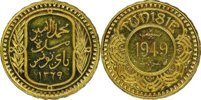 a gold coin with arabic writing on it