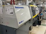 une machine qui se trouve à l'intérieur d'un bâtiment