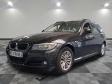 une photo d'un break BMW noir garé dans un garage