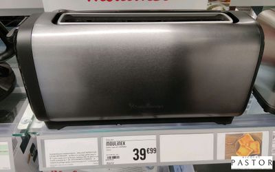 une photo d'un grille-pain exposé dans un magasin