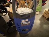 une photo d'un aspirateur dans un magasin