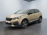 Le nouveau SUV Peugeot C-Cross est garé dans un showroom