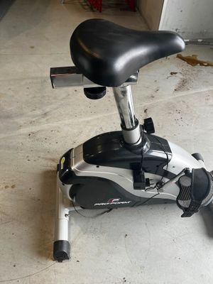 Vélo d'appartement PRO-FORM, couleur argent et noir, avec éc…
