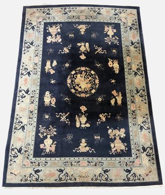 an oriental rug on a white background with a blue background