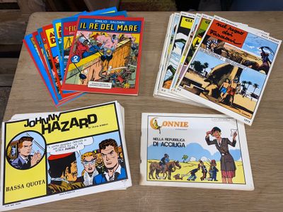 beaucoup de bandes dessinées posées sur une table