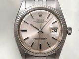 une image représentant une montre Rolex argentée sur fond blanc