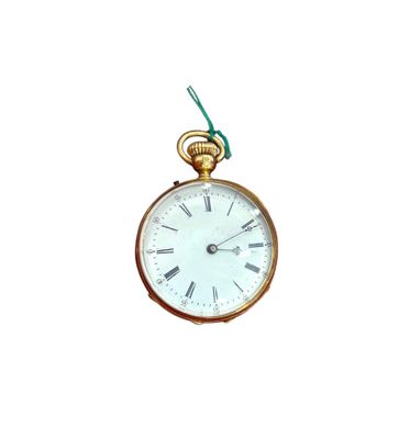 une montre de poche en or suspendue à un cordon vert