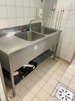 1 lave mains mural en inox, 1 plonge en inox à 2 bacs, 5 éta… (photo 2)