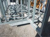 une photo d'une structure métallique en cours de construction