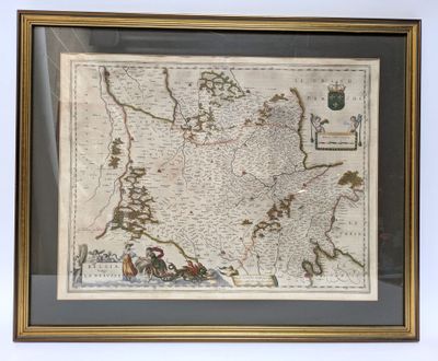 une vieille carte de l'Angleterre dans un cadre doré à bordure noire