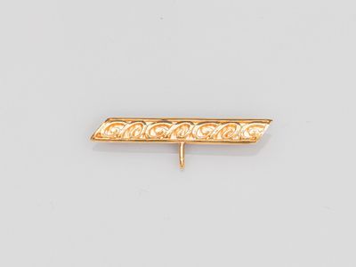une image représentant une broche plaquée or ornée d'un motif