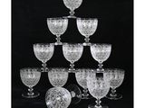 un service de douze verres et tasses en cristal taillé