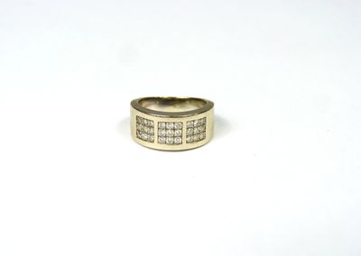 BAGUE en or gris 750 ‰ avec un pavage composé de 27 diamants…