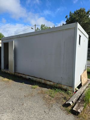 Bungalow sanitaires, environ 600 x 250 cm