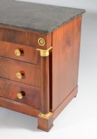Commode en placage d'acajou ouvrant par quatre tiroirs, les … (photo 2)