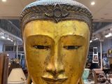 a statue of a buddha sitting in a room