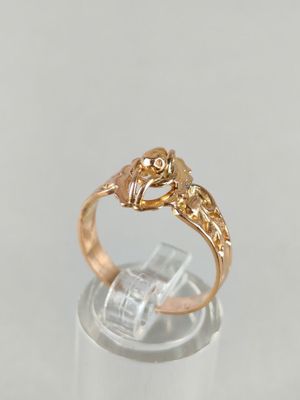 BAGUE en or jaune (750/°°°) à décor finement ajouré.