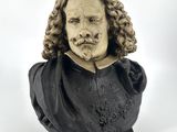 une image représentant le buste d'un homme aux cheveux bouclés