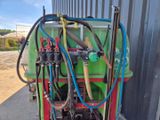 une image représentant une machine à laquelle sont raccordés des tuyaux