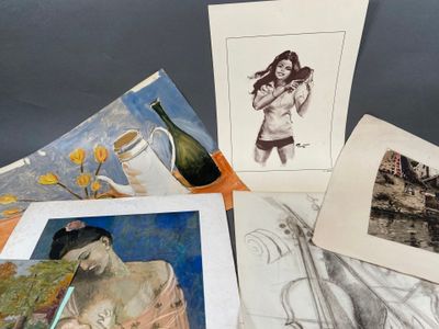 beaucoup de dessins et d'images sur la table