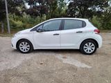 a picture of a white car parked in a parking lot
