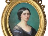 portrait d'une femme en robe bleue dans un cadre doré
