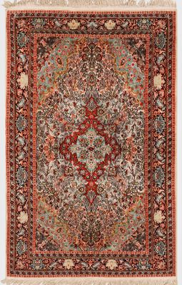 tapis persan antique à motif de médaillon sur fond rouge