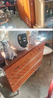 deux photos d'une commode sur laquelle est posé un vase
