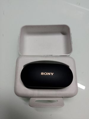 une boîte blanche portant le logo Sony