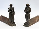 paire de figurines anciennes en bronze représentant un homme et une femme